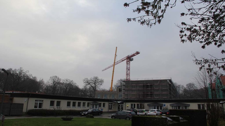 Übersicht: Station 13, Neubau, zwei Kräne