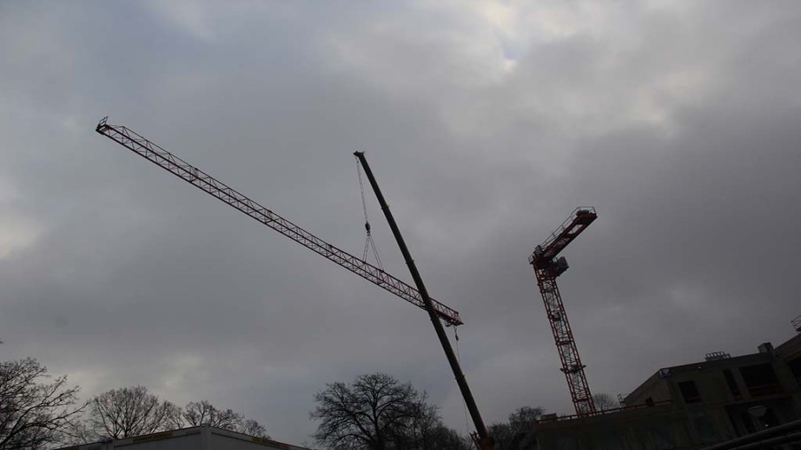 Der Ausleger schwebt nach unten	