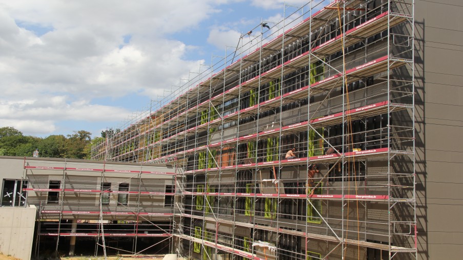 Fassade des Querteil mit Verbindung zu Haus 12
